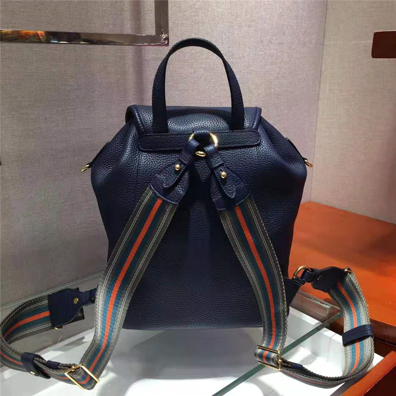 1BZ035 Prada女包 鹿皮紋牛皮 抽繩翻蓋肩背包 普拉達(dá)雙肩包 深藍(lán)色