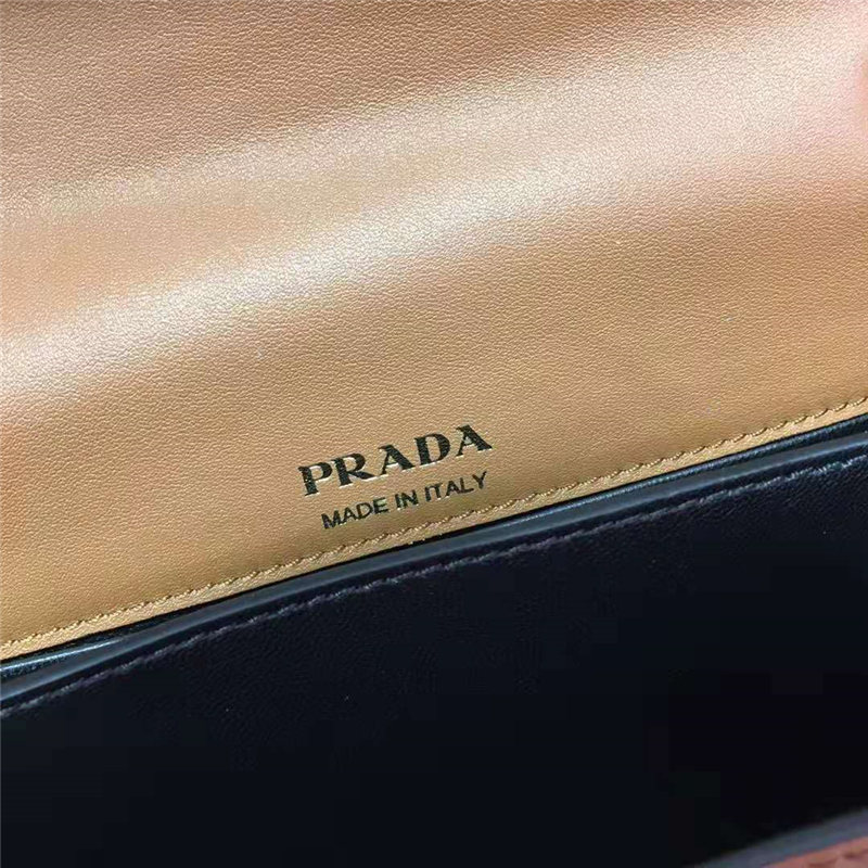 1BD184 Prada Sidonie女包 普拉達(dá)手袋 小牛皮 普拉達(dá)鏈條包 棕色