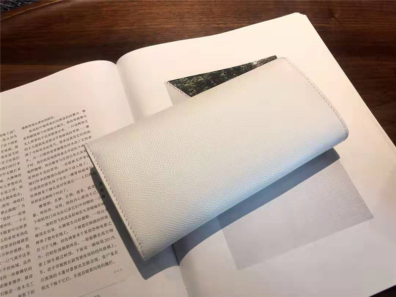 10B563 Celine錢包 壓紋粒面 小牛皮 大號 Celine翻蓋長款錢包 白色