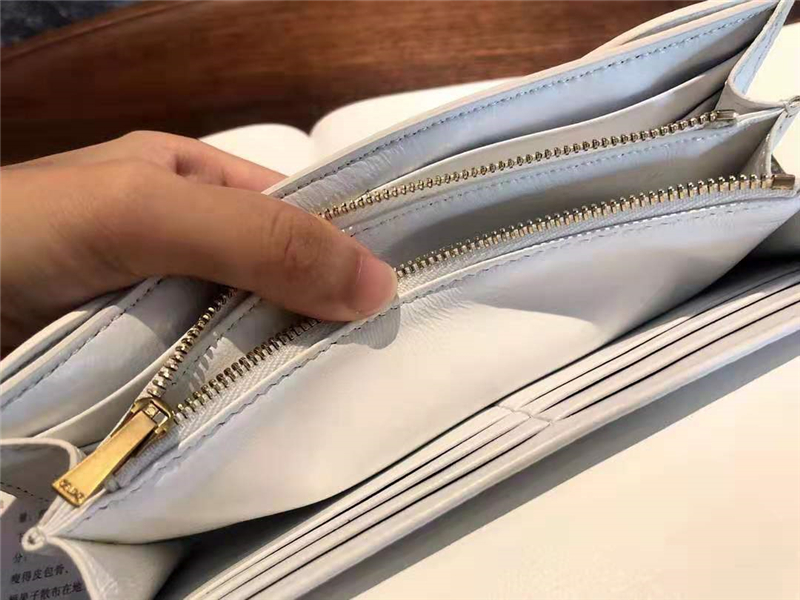 10B563 Celine錢包 壓紋粒面 小牛皮 大號 Celine翻蓋長款錢包 白色