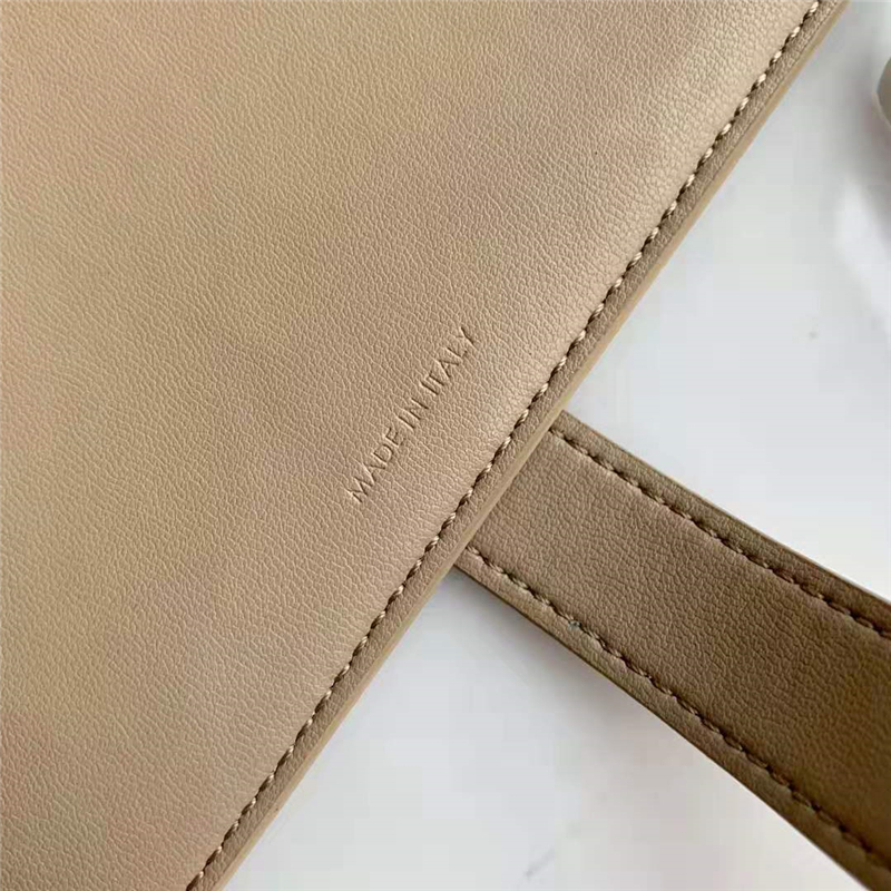 10B633 Celine賽琳 Strap 粒面小牛皮 大號錢夾 Celine錢包 卡其