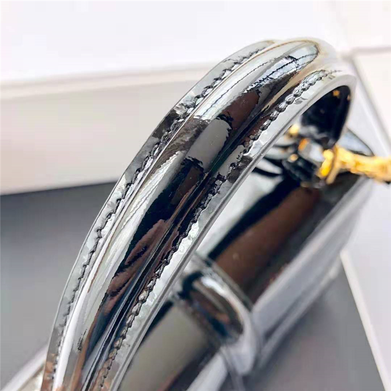 188003 Celine包包 賽琳女包 19新款 金屬鎖扣 小號 漆皮 Celine手提包女包 黑色