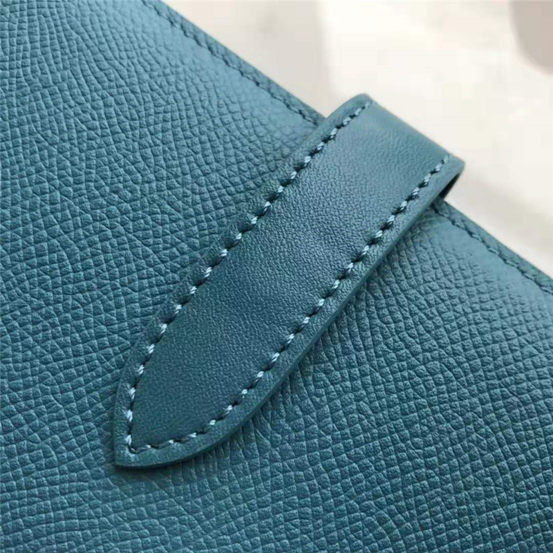 10B643 Celine賽琳 Strap錢包 粒面小牛皮 中號 Celine錢包 湖綠色