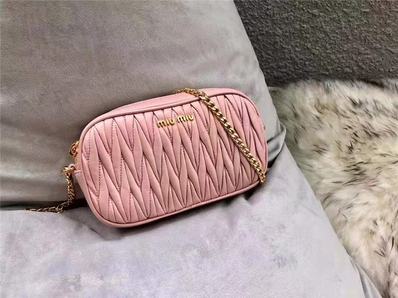 5BL005 MiuMiu繆繆 軟羊皮 經(jīng)典褶皺 拉鏈 腰包單肩包 粉色