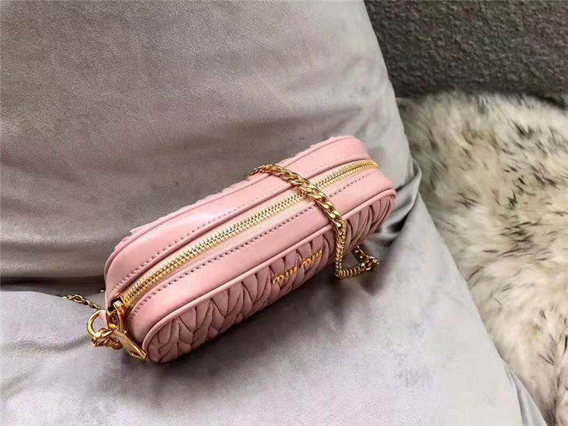 5BL005 MiuMiu繆繆 軟羊皮 經(jīng)典褶皺 拉鏈 腰包單肩包 粉色