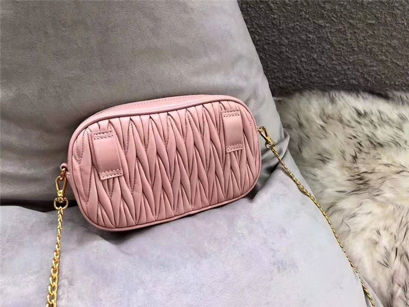 5BL005 MiuMiu繆繆 軟羊皮 經(jīng)典褶皺 拉鏈 腰包單肩包 粉色