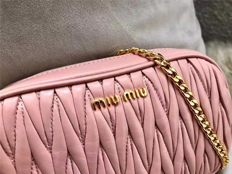 5BL005 MiuMiu繆繆 軟羊皮 經(jīng)典褶皺 拉鏈 腰包單肩包 粉色