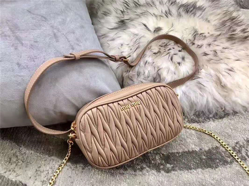 5BL005 MiuMiu繆繆 軟羊皮 經(jīng)典褶皺 拉鏈 腰包單肩包 卡其