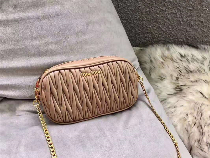 5BL005 MiuMiu繆繆 軟羊皮 經(jīng)典褶皺 拉鏈 腰包單肩包 卡其