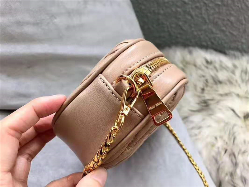 5BL005 MiuMiu繆繆 軟羊皮 經(jīng)典褶皺 拉鏈 腰包單肩包 卡其