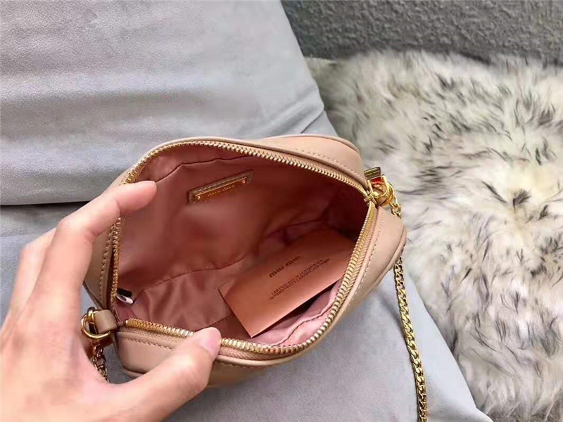 5BL005 MiuMiu繆繆 軟羊皮 經(jīng)典褶皺 拉鏈 腰包單肩包 卡其