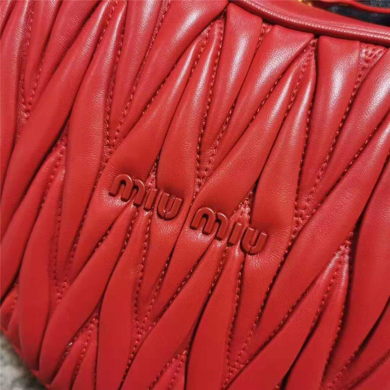 5BH166 MiuMiu桃心包 Matelasse 小羊皮 繆繆鏈條手袋 紅色