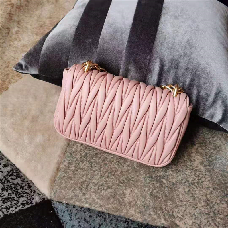 5BD140 MiuMiu繆繆 Matelasse小羊皮 褶皺壓紋 翻蓋鏈條包 粉色