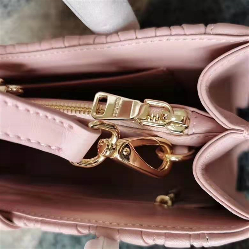 5BA126 MiuMiu專柜新款 小羊皮 翻蓋鎖扣 繆繆手提斜跨包 粉色