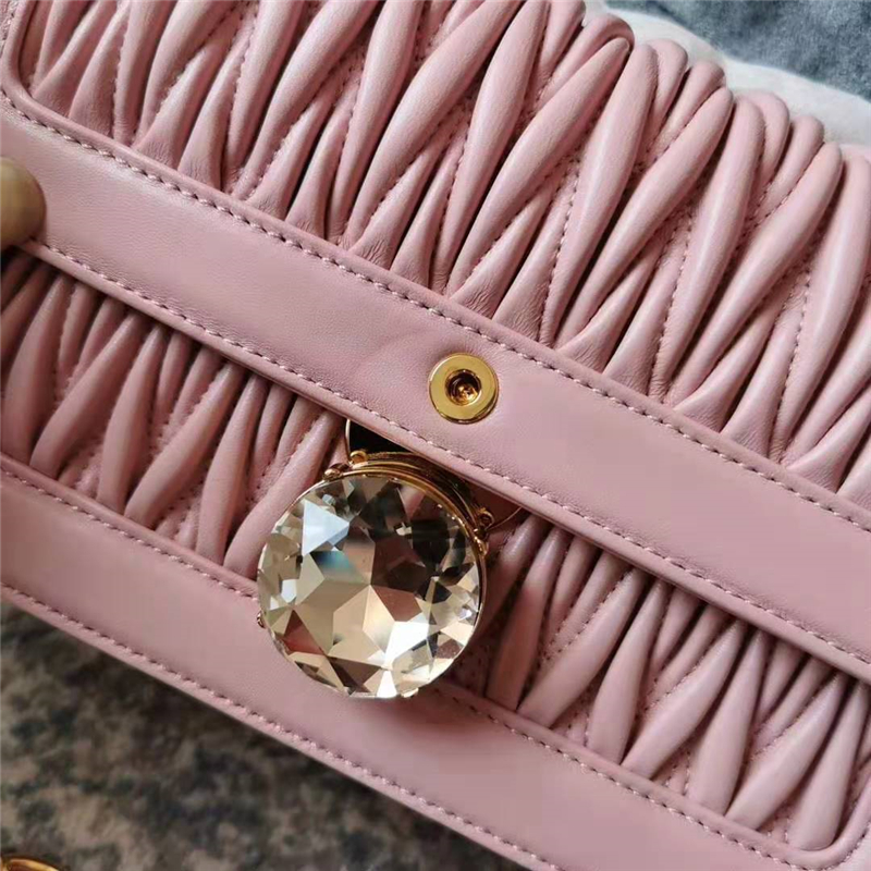 5BD130 MiuMiu專柜新款 提花壓紋 羊羔皮 繆繆鏈條包 粉色