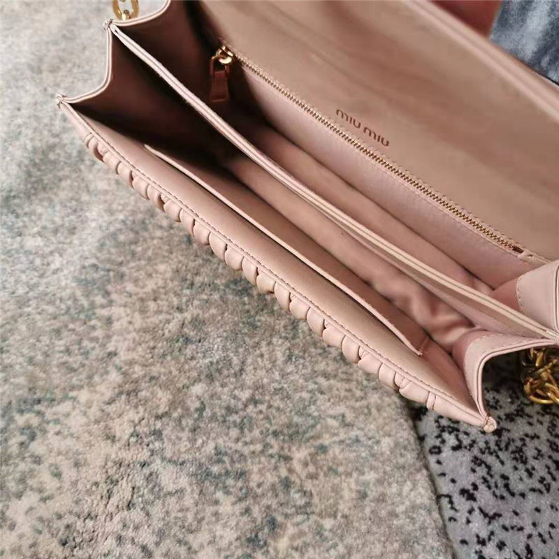 5BD130 MiuMiu專柜新款 提花壓紋 羊羔皮 繆繆鏈條包 裸粉