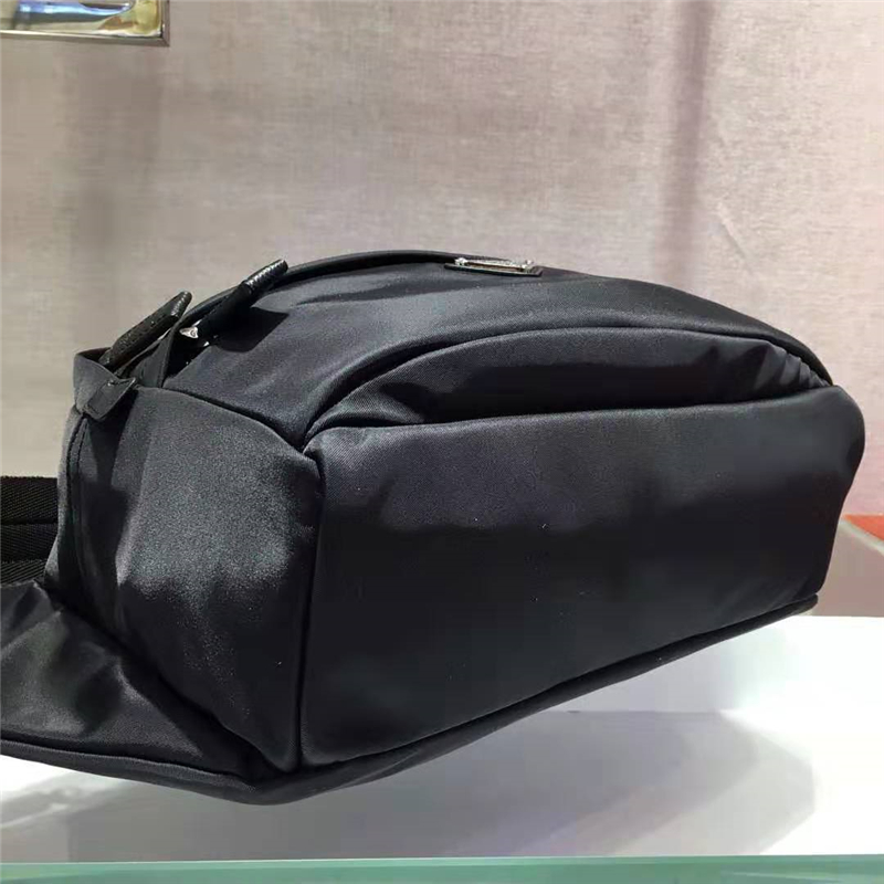 2VH038 Prada男包 普拉達(dá)肩包 進(jìn)口織物 普拉達(dá)郵差包 黑色