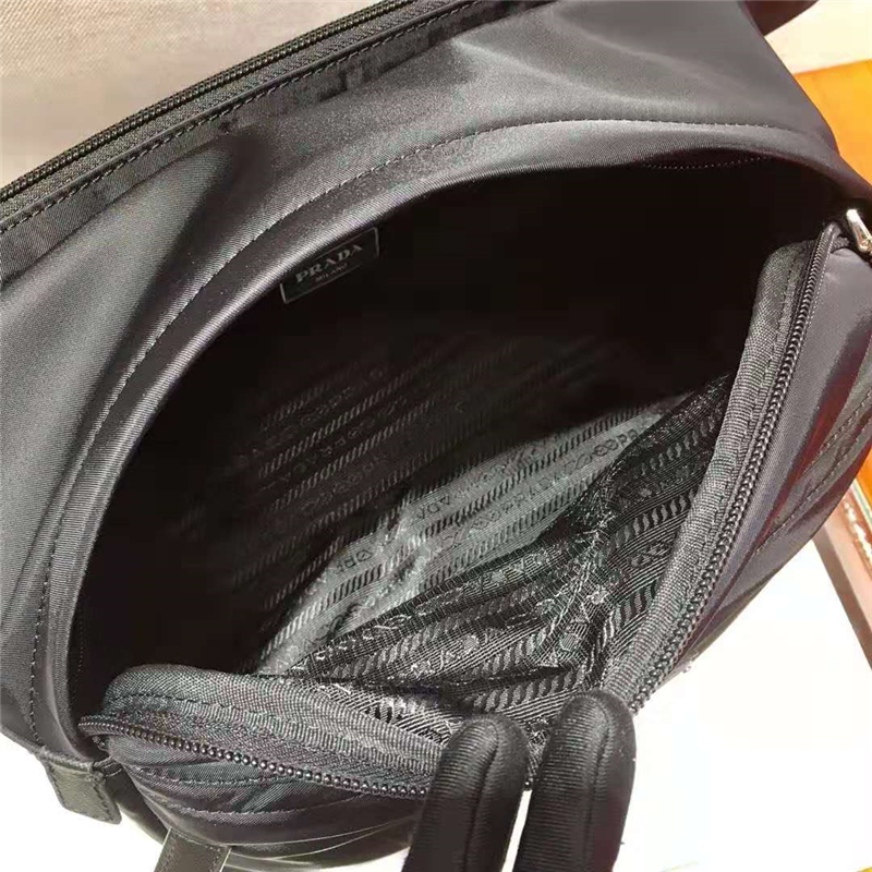 2VH038 Prada男包 普拉達(dá)肩包 進(jìn)口織物 普拉達(dá)郵差包 黑色