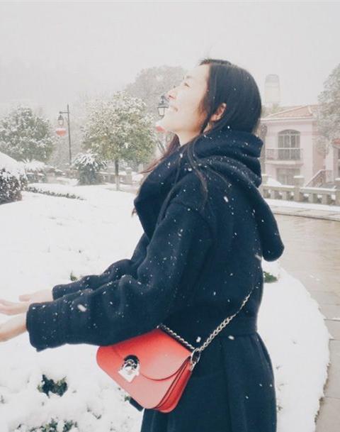 90秒知道 今年鏈條包這么火?大表姐劉雯表示:不背鏈條包心會癢癢