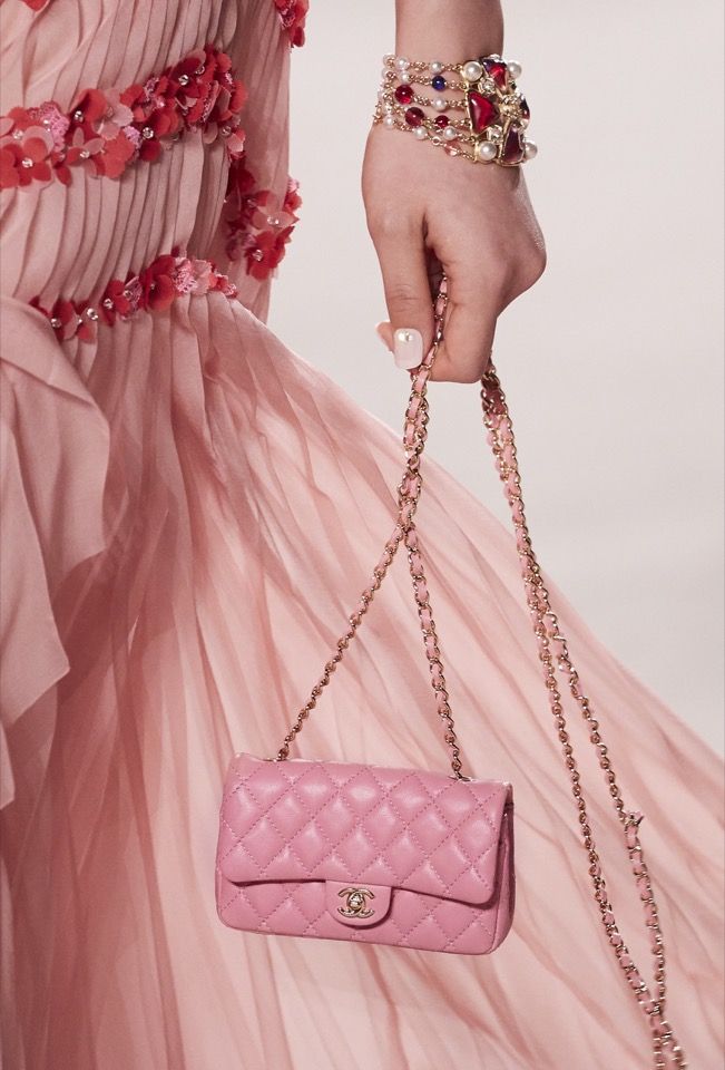 Chanel 粉紅色迷你Classic Flap 系列手袋售價待定