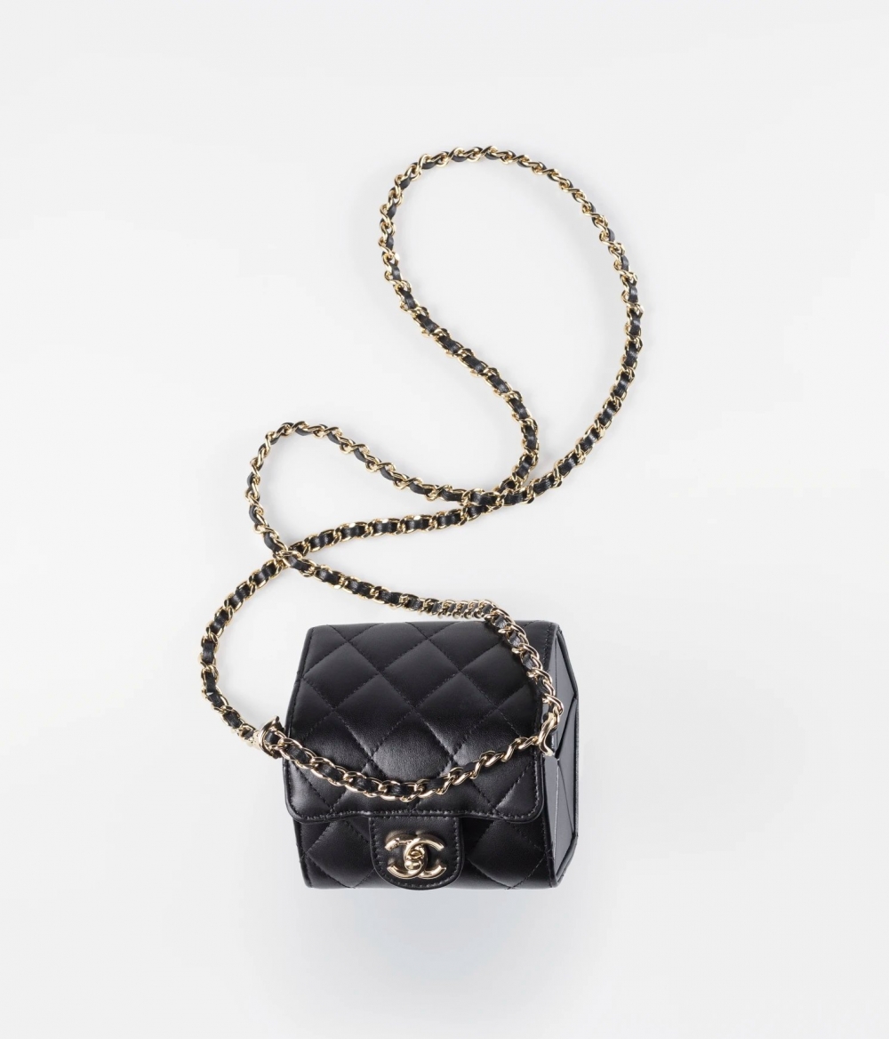 像是神奇的魔術方塊,這款Foldable Jewelry Box with Chain也是相當特別。