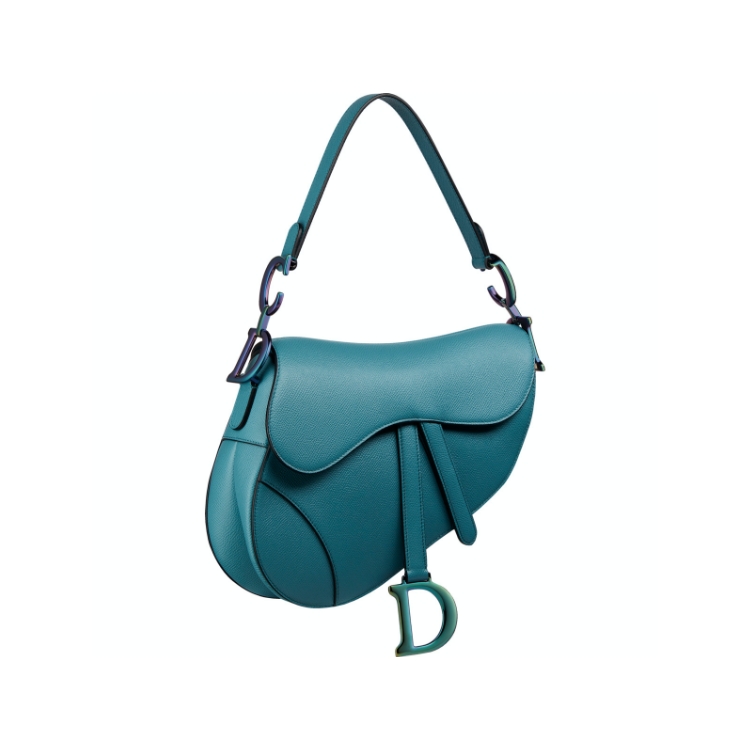 Dior 蒙田包、黛妃包全都換上「蔚藍色」! 這10款夏日感十足的包,每一個都用時髦的設計帶妳去度假!-9