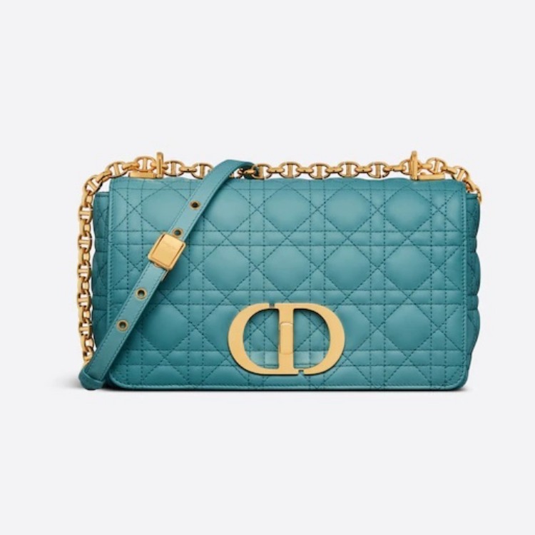Dior 蒙田包、黛妃包全都換上「蔚藍色」! 這10款夏日感十足的包,每一個都用時髦的設計帶妳去度假!-2