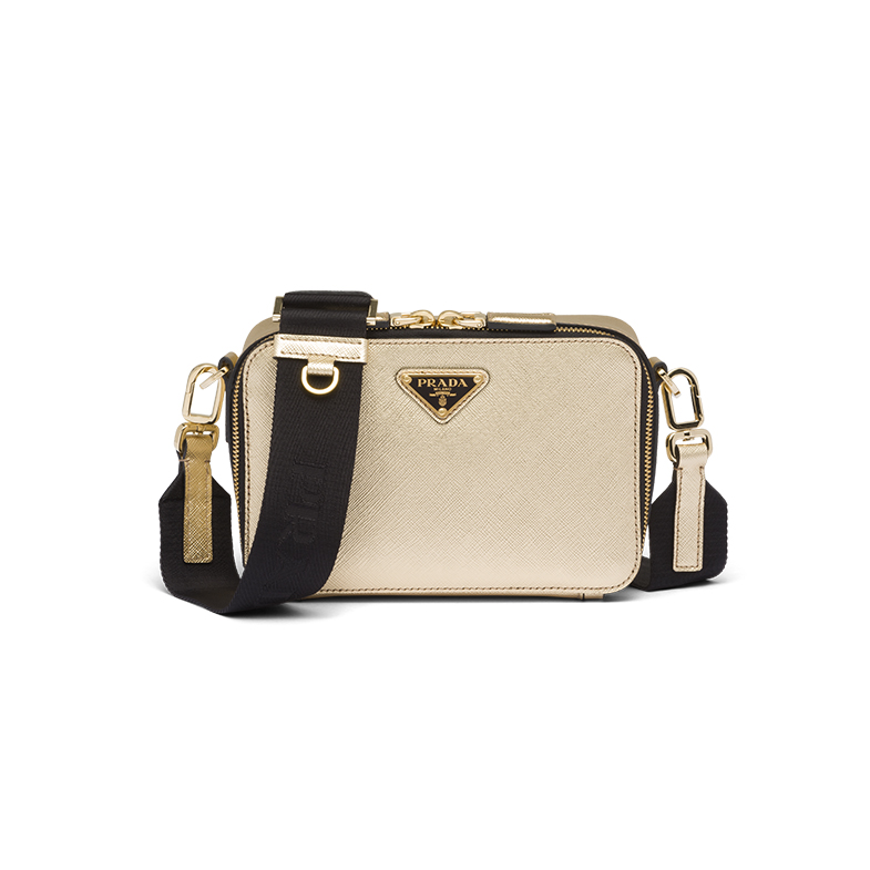 2022夏季Prada七夕情人節首選!7款金色系精品包推薦,三角包、水桶包、腋下包...展現情比金堅的濃濃愛意!-5