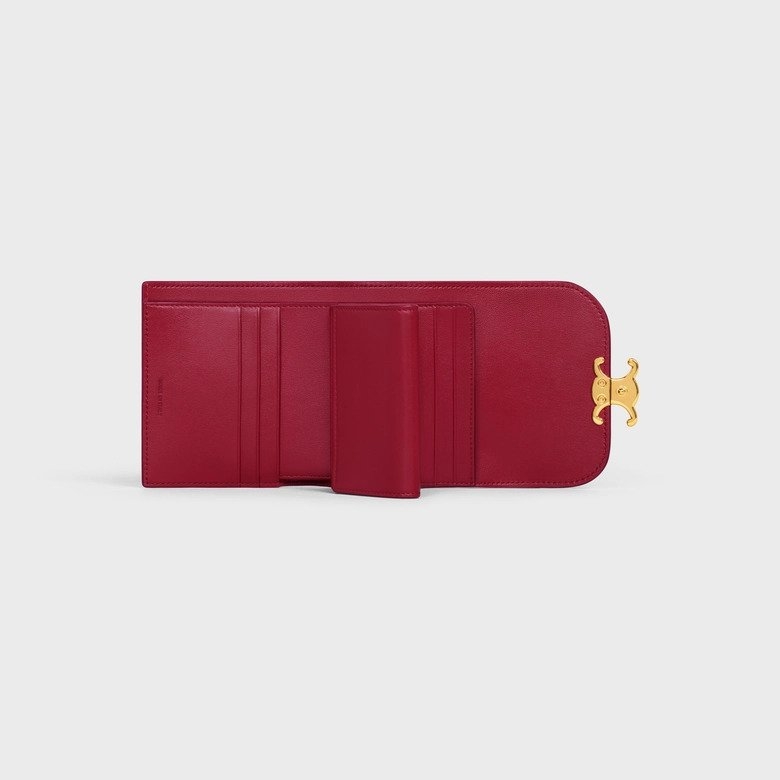 深邃的顏色能讓人營造成熟穩重氣質。