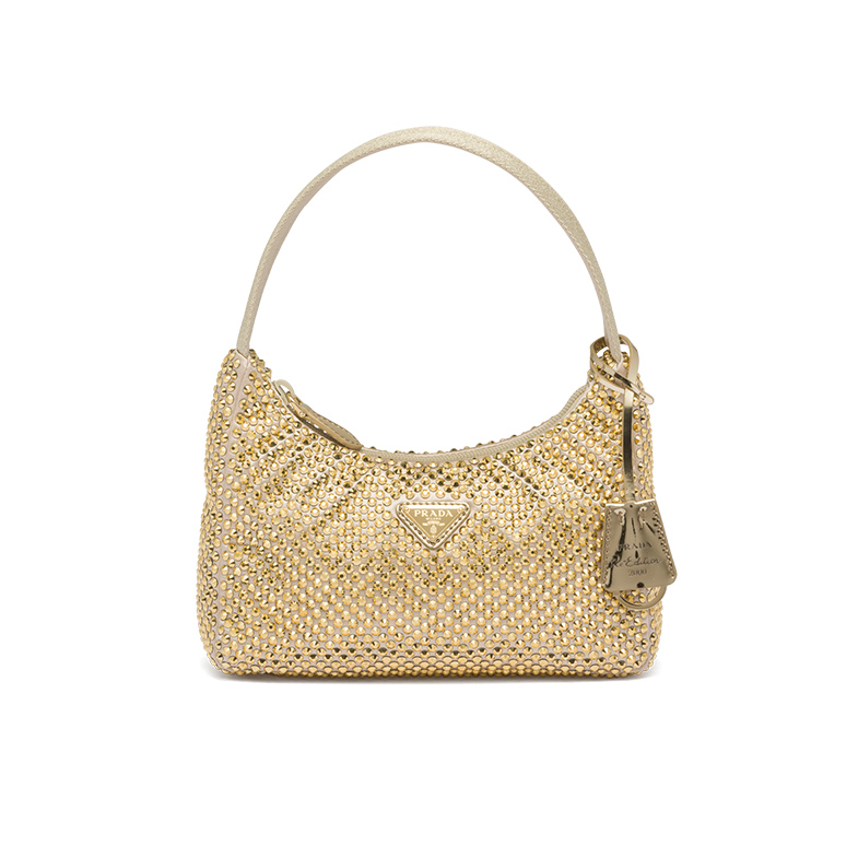 2022夏季Prada七夕情人節首選!7款金色系精品包推薦,三角包、水桶包、腋下包...展現情比金堅的濃濃愛意!-4