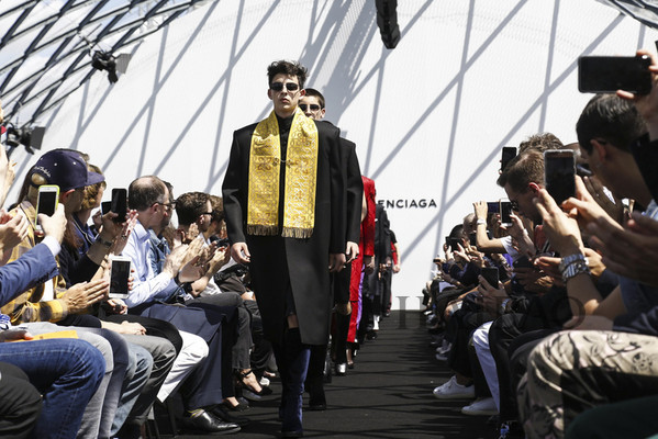 2017İbܣ (Balenciaga) b