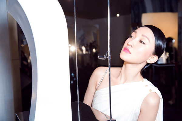 Ѹ^΃Signature de Chanelչ[