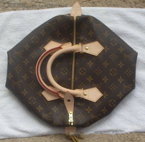 真包買來時是折成扁扁的。