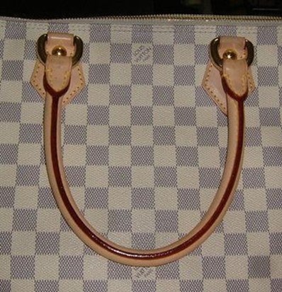 從LV女包的配皮邊緣封漆鑒別真假