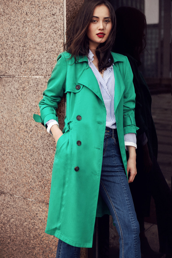 一件風(fēng)衣演繹與生俱來的法式優(yōu)雅