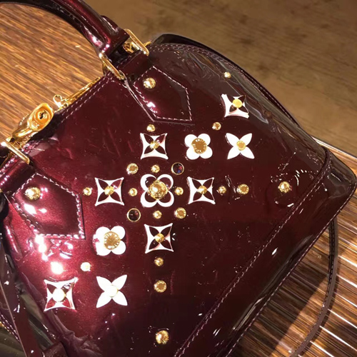 Alma bb新出四葉草立體花朵貝殼包美翻了