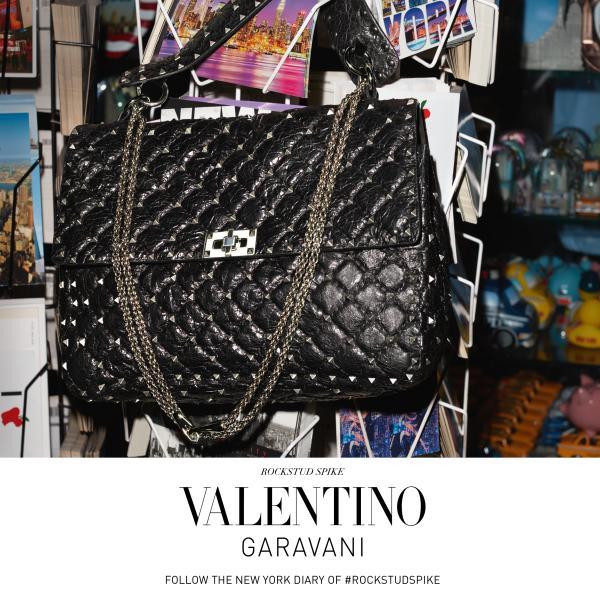 VALENTINO ROCKSTUD SPIKE手袋:配飾界的時尚新寵兒