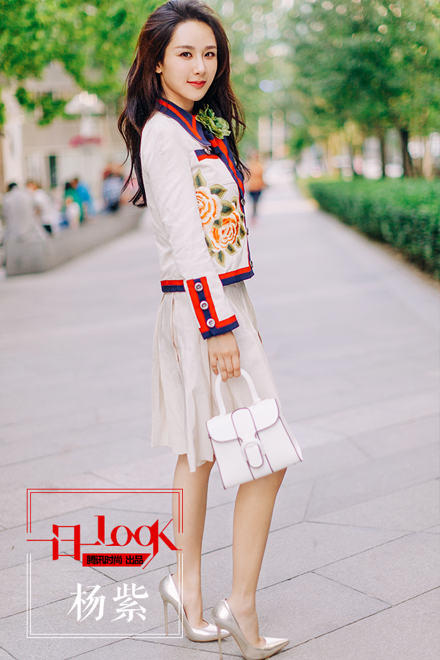 一日一look 楊紫花哨印花超大蝴蝶結文藝得剛剛好