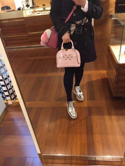 Alma bb新出四葉草立體花朵貝殼包美翻了