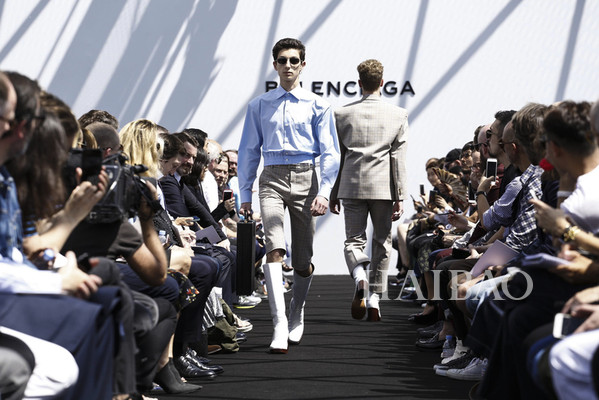 2017İbܣ (Balenciaga) b