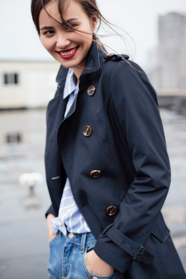 一件風(fēng)衣演繹與生俱來的法式優(yōu)雅