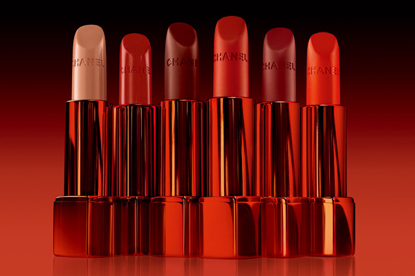 Kristen Stewart 完美駕馭香奈兒紅色妝容